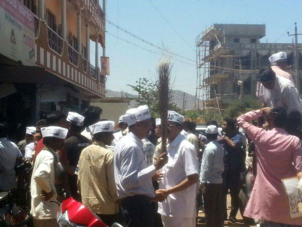 ಎಎಪಿ ಕಾರ್ಯಕರ್ತರಿಂದ ಎಲ್ಲೆಡೆ ಪೊರೆಕೆ 