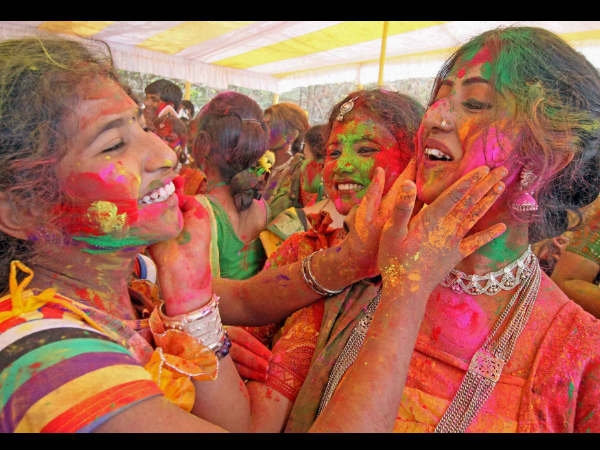 ಶಾಂತಿನಿಕೇತನದಲ್ಲಿ ವಸಂತ ಉತ್ಸವ