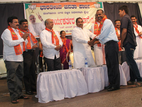 ಸ್ಥಳೀಯ ಬಿಜೆಪಿ ಗಣ್ಯರು ಸಭೆಯಲ್ಲಿ ಹಾಜರು