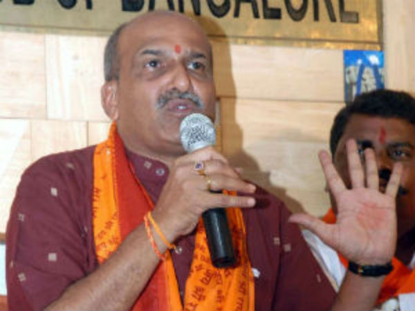  ಪ್ರಮೋದ್ ಸಾಮಾಜಿಕ ಜಾಲ ತಾಣಗಳಲ್ಲಿ ವಿರೋಧ