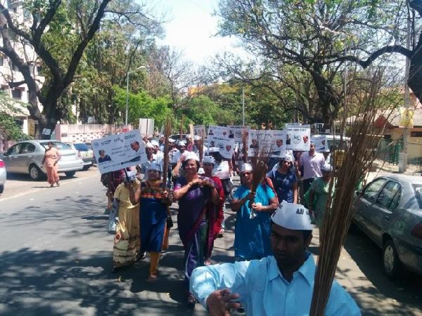 ಅನೇಕ ಜವಾಬ್ದಾರಿಯುತ ಹುದ್ದೆಗಳಲ್ಲಿ ನೀನಾ