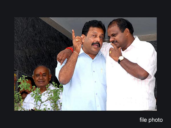 ಜೆಡಿಎಸ್ ಇಬ್ಬರ ರಾಜೀನಾಮೆ