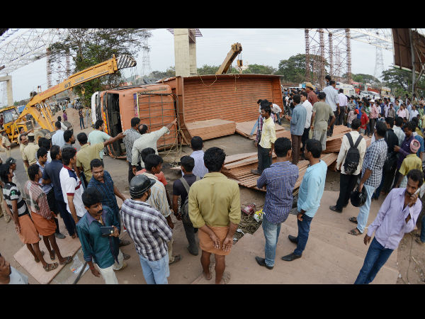 ಮಂಗಳೂರು : ಟೆಂಪೋ ಉರುಳಿ ಇಬ್ಬರ ಸಾವು