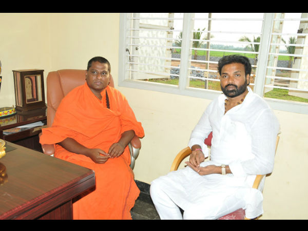 ಮಠದ ಶ್ರೀಗಳ ಆಶೀರ್ವಾದ ಪಡೆದ ಬಿ. ಶ್ರೀರಾಮುಲು