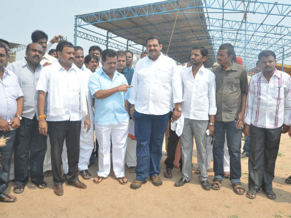 ರಾಹುಲ್ ಗಾಗಿ ಒಗ್ಗಟ್ಟು ಪ್ರದರ್ಶಿಸುತ್ತಿದ್ದಾರೆ