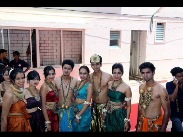 ಸೆಲೆಬ್ರಿಟಿಗಳು ವಿದ್ಯಾರ್ಥಿಗಳಿಂದ ಇನ್ನಷ್ಟು ರಂಗು