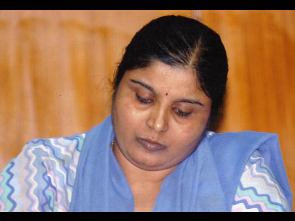 ಪತ್ರಕರ್ತೆ ನಾಗಲಕ್ಷ್ಮಿ ಬಾಯಿ ಪಟ್ಟಿಯಲ್ಲಿ ಹಲವರು ಪತ್ರಕರ್ತೆ ನಾಗಲಕ್ಷ್ಮಿ ಬಾಯಿ ಪಟ್ಟಿಯಲ್ಲಿ ಹಲವರು