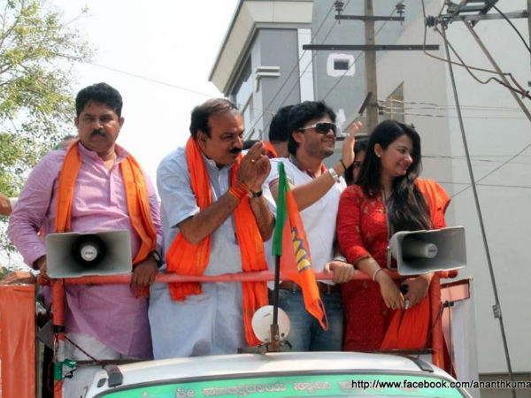 ಅಬ್ ಕೀ ಬಾರ್, ಮೋದಿ ಸರ್ಕಾರ್ ಎಂಬ ಘೋಷಣೆ