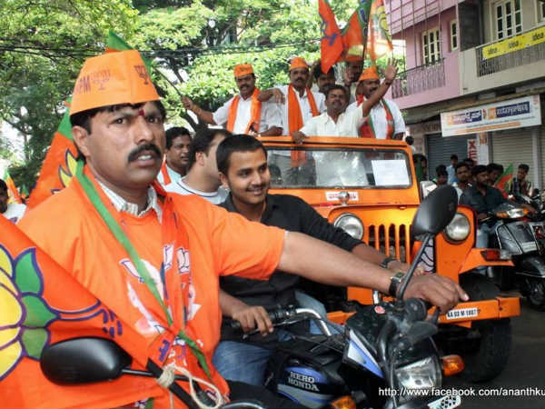 ಬೃಹತ್ ಸಂಖ್ಯೆಯಲ್ಲಿ ಕಾರ್ಯಕರ್ತರು