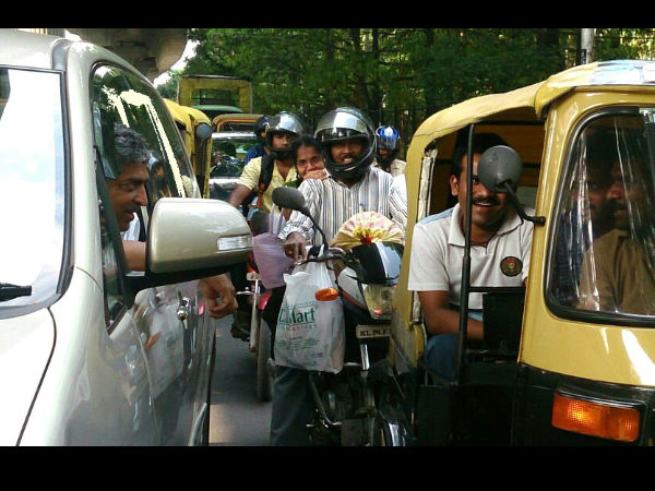 ಮಾರ್ಗ ಮಧ್ಯದಲ್ಲೂ ಪ್ರಚಾರ ಕಾರ್ಯ