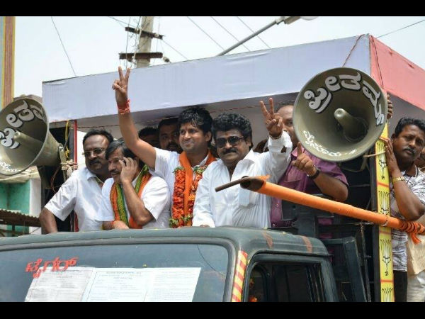 ರಾಜಕೀಯ ಜೀವನ ರಾಜಕೀಯ ಜೀವನ