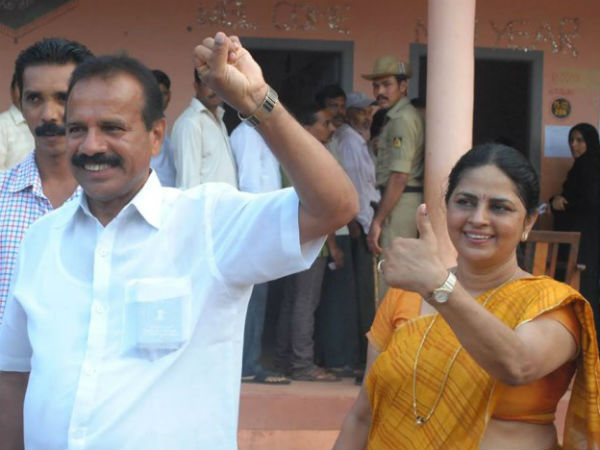 ಸದಾನಂದ ಅವರ ಯಾವ ಬೆರಳಿಗೆ ಇಂಕ್?