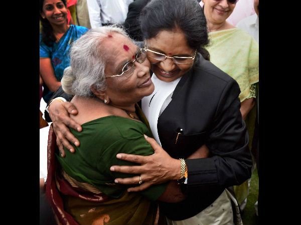 ಅಮ್ಮನ ಪ್ರೀತಿಯ ಅಪ್ಪುಗೆಯಲ್ಲಿ ರೋಹಿಣಿ