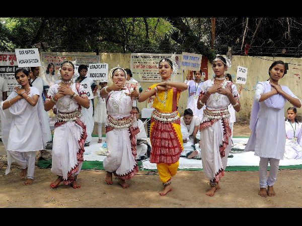 ಜಂತರ್ ಮಂತರ್ ಬಳಿ ನೃತ್ಯ