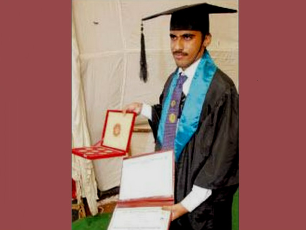 shimoga-youth-aditya-bags-7-gold-medals-in-msc-agri-in-bangalore-uas