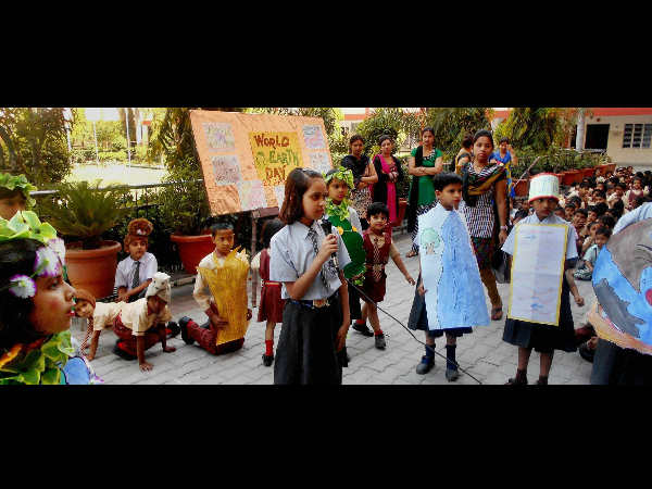 ಮೊರಾದಾಬಾದಿನ ಶಾಲಾ ಮಕ್ಕಳು