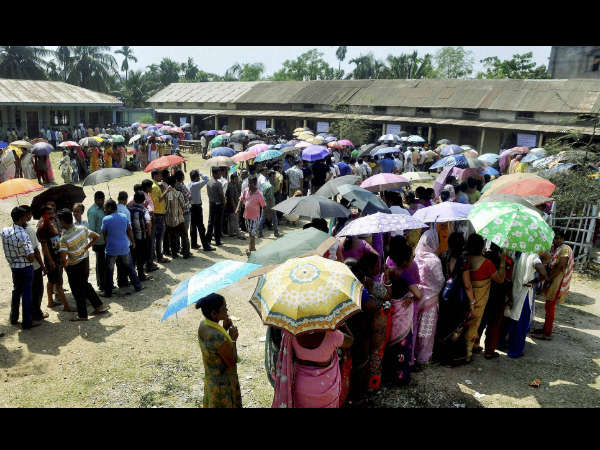 ಗುವಾಹಟಿಯಲ್ಲಿ ಬಿಸಿಲಿನಲ್ಲಿ ಮತದಾನ ಜೋರು