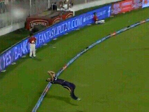 ಕ್ರಿಸ್ ಲಿನ್ ಗಿದು ಮೊದಲ ಪಂದ್ಯ ಕ್ರಿಸ್ ಲಿನ್ ಗಿದು ಮೊದಲ ಪಂದ್ಯ