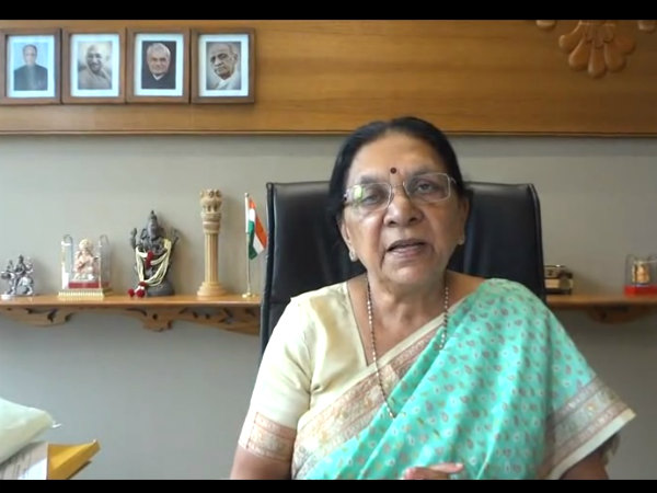 ಆನಂದಿಬೆನ್ ಶಿಕ್ಷಣ 'ಲೋಕದರ್ಬಾರ್' ಮೂಲಕ ಖ್ಯಾತಿ