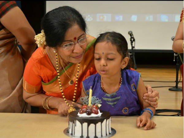 ವಿದ್ಯಾರ್ಥಿನಿಯೊಂದಿಗೆ ಹುಟ್ಟುಹಬ್ಬ ಆಚರಣೆ