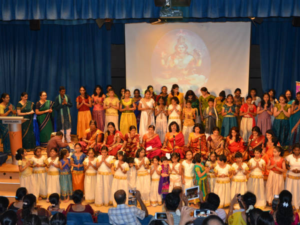 ಶಿಷ್ಯ ವೃಂದದಿಂದ ಸಂಗೀತ ಶಿಕ್ಷಕಿಗೆ ಸನ್ಮಾನ