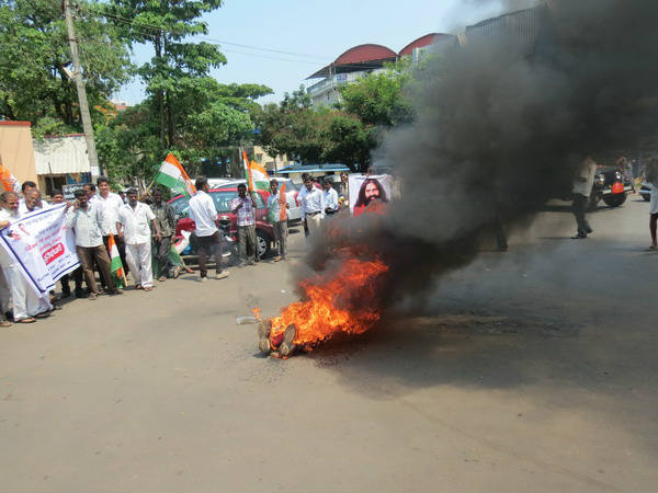 ಪ್ರತಿಕೃತಿ ದಹಿಸಿ ಆಕ್ರೋಶ