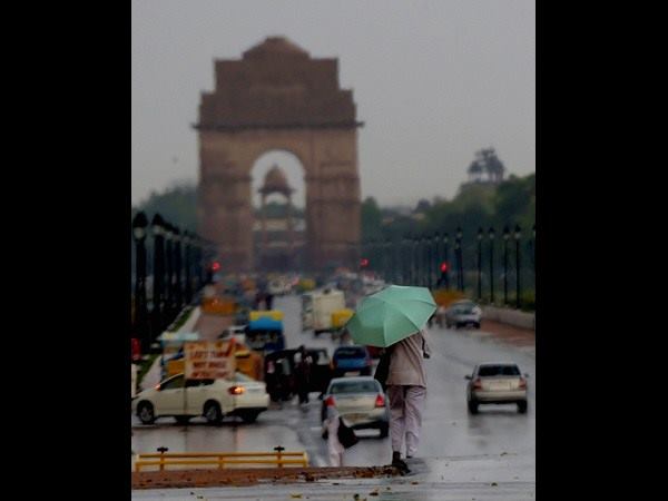 ನವದೆಹಲಿಯಲ್ಲಿ ಮಳೆಯ ತಂಪು