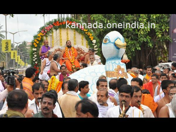 ಮೆರವಣಿಗೆಯಲ್ಲಿ ಪಾಲ್ಗೊಂಡ ಗಣ್ಯರು