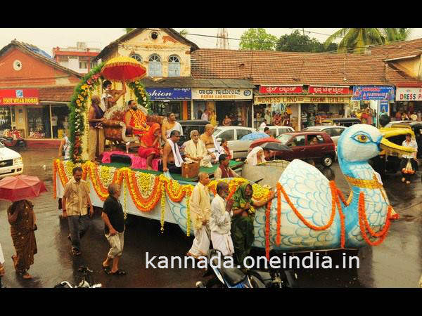ಸಾಂಪ್ರದಾಯಿಕ ಮೆರವಣಿಗೆ
