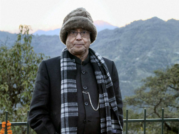 president-sticks-to-precedence-pranab-mukherjee-not-to-vote-in-ls-poll president-sticks-to-precedence-pranab-mukherjee-not-to-vote-in-ls-poll