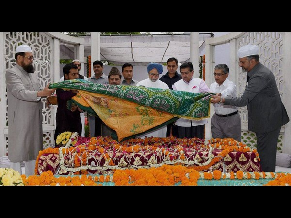  ಛಾದರ್ ಹೊದೆಸಿದ ಪ್ರಧಾನಿ