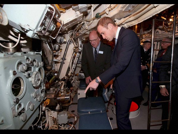 ಸಬ್ ಮೆರಿನ್ ಒಳಗೆ ಬ್ರಿಟಿಷ್ ಪಿನ್ಸ್ 