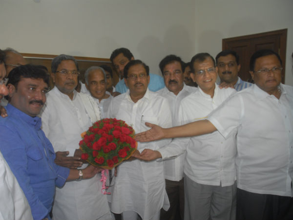 ಕಾರ್ಯಕಾರಿ ಸಮತಿ ಸಭೆ ನಡೆಸುವುದು