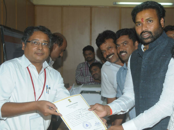 ಪ್ರಮಾಣ ಪತ್ರ ಪಡೆದ ರಾಮುಲು