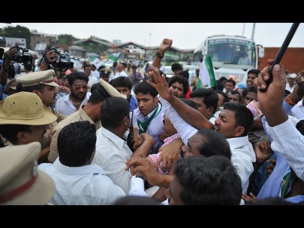 ಪ್ರತಿಭಟನಾ ನಿರತರ ಬಂಧನ