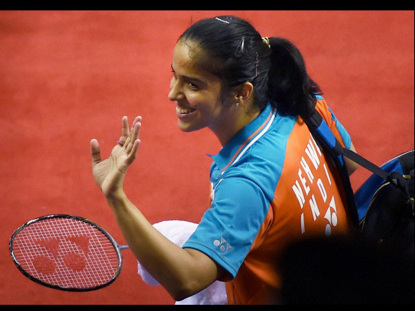 ಅಭಿಮಾನಿಗಳತ್ತ ಕೈ ಬೀಸಿದ ಸೈನಾ