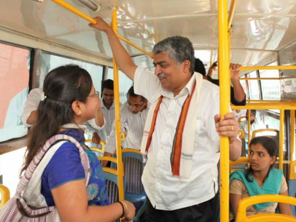  ಬಸ್ಸಿನಲ್ಲಿ ನಿಲೇಕಣಿ ಪ್ರಚಾರ: