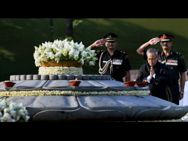 ರಾಷ್ಟ್ರಪತಿ ಪ್ರಣಬ್ ಮುಖರ್ಜಿ ಅವರಿಂದ ನಮನ