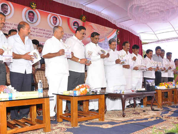 ಸಾರ್ವಜನಿಕ ಕಣ್ಣು ಪುಸ್ತಕ ಬಿಡುಗಡೆ 