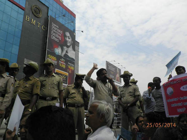 ಪ್ರಯಾಣ ದರ ಏರಿಕೆ ವಿರುದ್ಧ ಪ್ರತಿಭಟನೆ