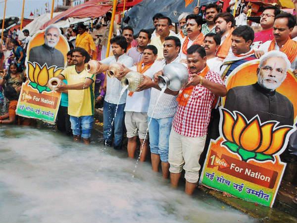 ವಾರಣಾಸಿಯಲ್ಲಿ ಗಂಗಾಪೂಜೆ