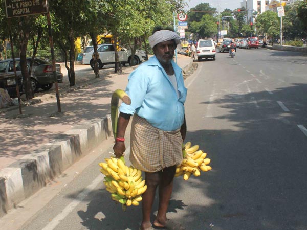 ಗಡಿಭಾಗದ ಸಣ್ಣ ಉದ್ಯಮಿಗಳಿಗೆ ನಷ್ಟ