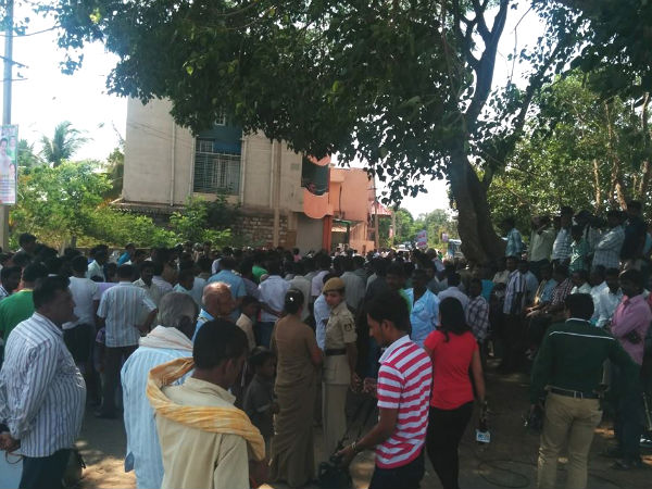 ಸಚಿವರ, ಮೇಯರ್ ಆಶ್ವಾಸನೆಗೆ ಬಗ್ಗದ ಜನತೆ