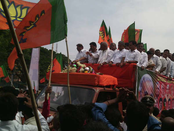 ಜಿ.ಎಂ.ಸಿದ್ದೇಶ್ವರ್ ಅವರಿಗೆ ಅದ್ದೂರಿ ಸ್ವಾಗತ ಜಿ.ಎಂ.ಸಿದ್ದೇಶ್ವರ್ ಅವರಿಗೆ ಅದ್ದೂರಿ ಸ್ವಾಗತ