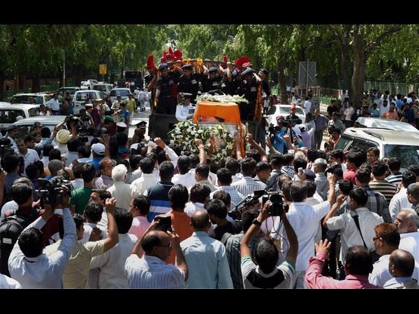 ನವದೆಹಲಿಯಲ್ಲಿ ಮುಂಡೆ ಅಂತಿಮ ಯಾತ್ರೆ 