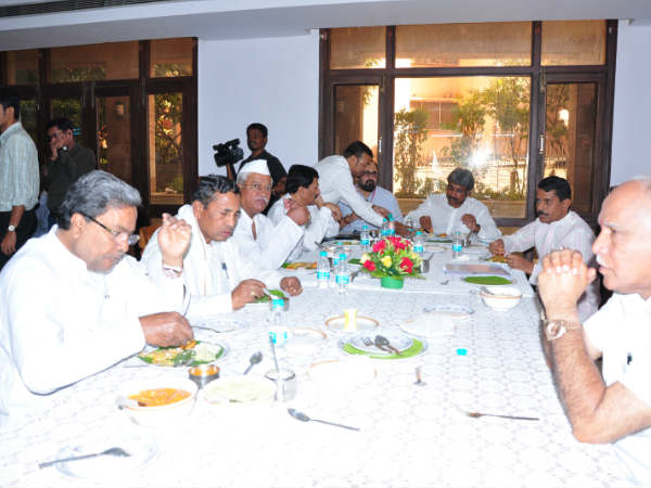 ರಾಜಕೀಯ ಒತ್ತಡಕ್ಕೆ ಮಣಿಯಬಾರದು