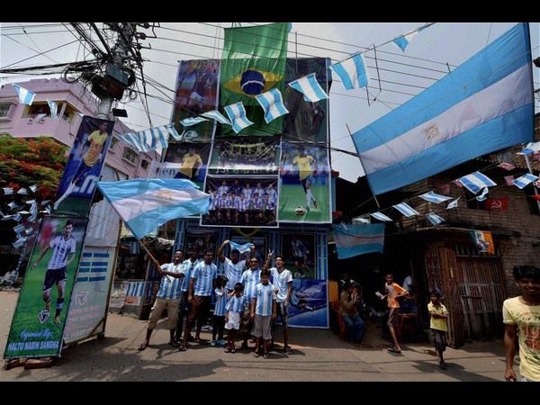 ಕೋಲ್ಕತ್ತಾದ ಫುಟ್ಬಾಲ್ ಕ್ಲಬ್ ಗಳು ಕೋಲ್ಕತ್ತಾದ ಫುಟ್ಬಾಲ್ ಕ್ಲಬ್ ಗಳು
