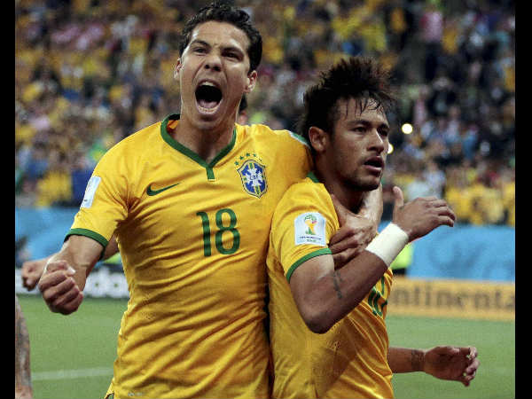 ಫೋಟೋ: ಹೆರ್ನಾನೆಸ್ ಹಾಗೂ ನೇಮಾರ್ ಸಂಭ್ರಮ