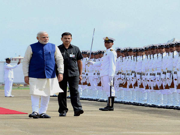 ಸೇನಾಪಡೆಗಳಿಂದ ಗೌರವ ವಂದನೆ