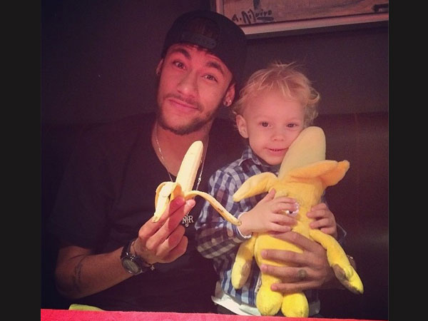 ಮಗನ ಜತೆ ನೇಮಾರ್ ಜ್ಯೂ. ಮಗನ ಜತೆ ನೇಮಾರ್ ಜ್ಯೂ.